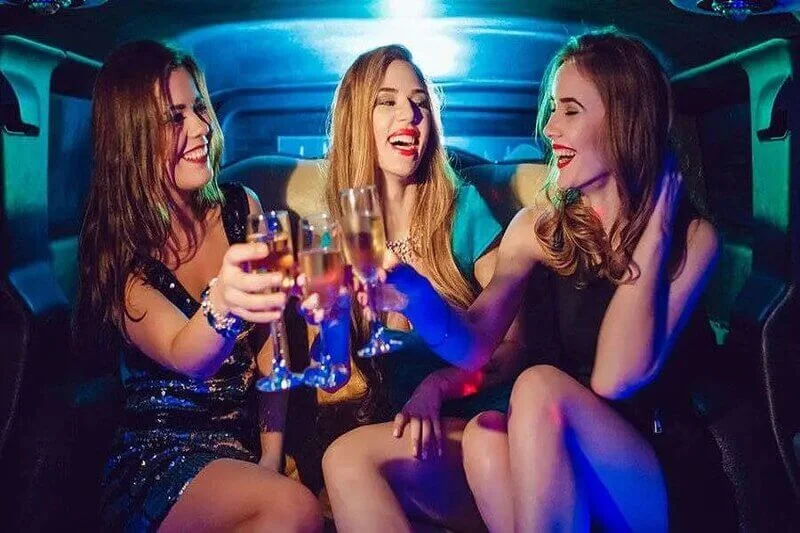 Chrysler-Limousine-Ride-Dubai-2