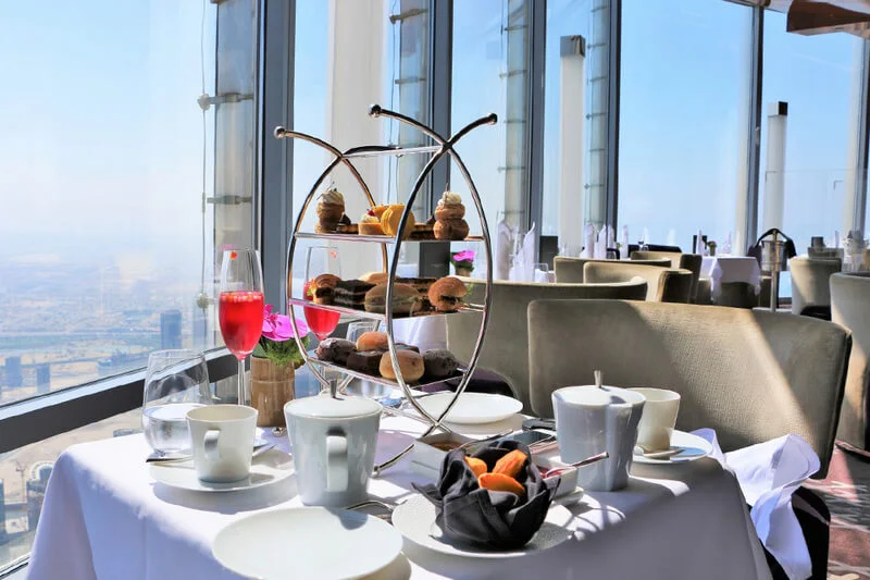 burj-khalifa-tickets-with-roof-top-meal-lunch-1 (1)
