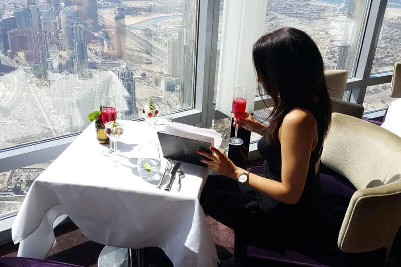 burj-khalifa-tickets-with-roof-top-meal-lunch-2 (1)